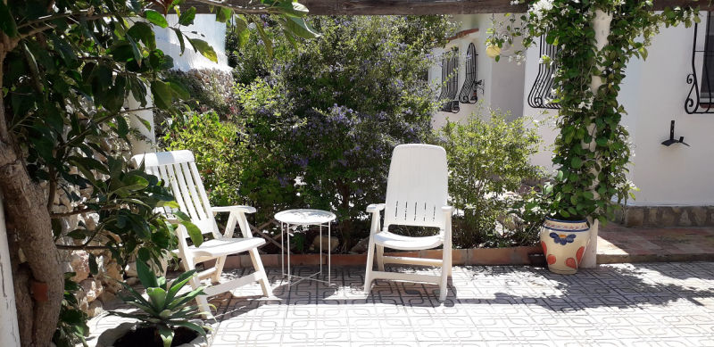 Sitzplatz auf der oberen Terrasse